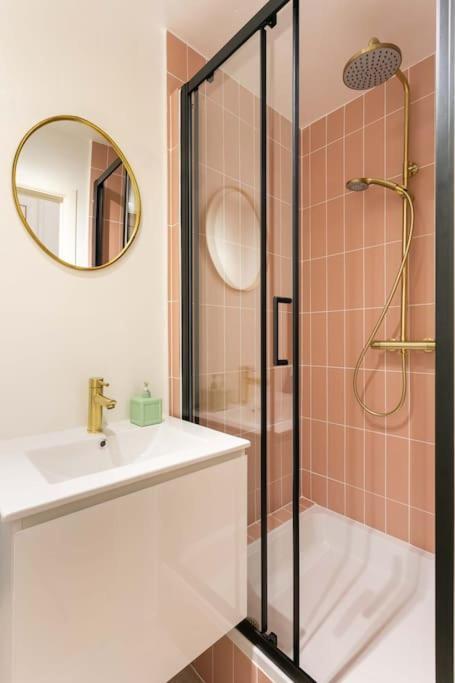Pink Fairytale-Like Apartment أنتويرب المظهر الخارجي الصورة