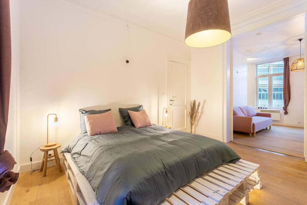 Pink Fairytale-Like Apartment أنتويرب المظهر الخارجي الصورة