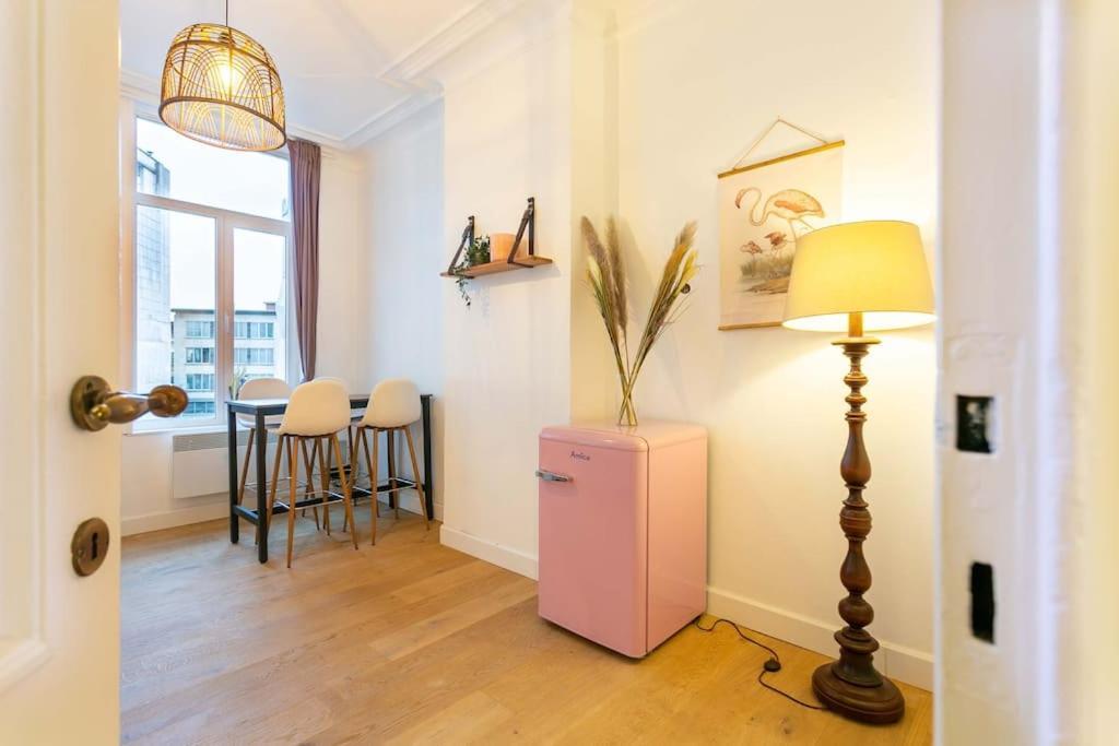 Pink Fairytale-Like Apartment أنتويرب المظهر الخارجي الصورة